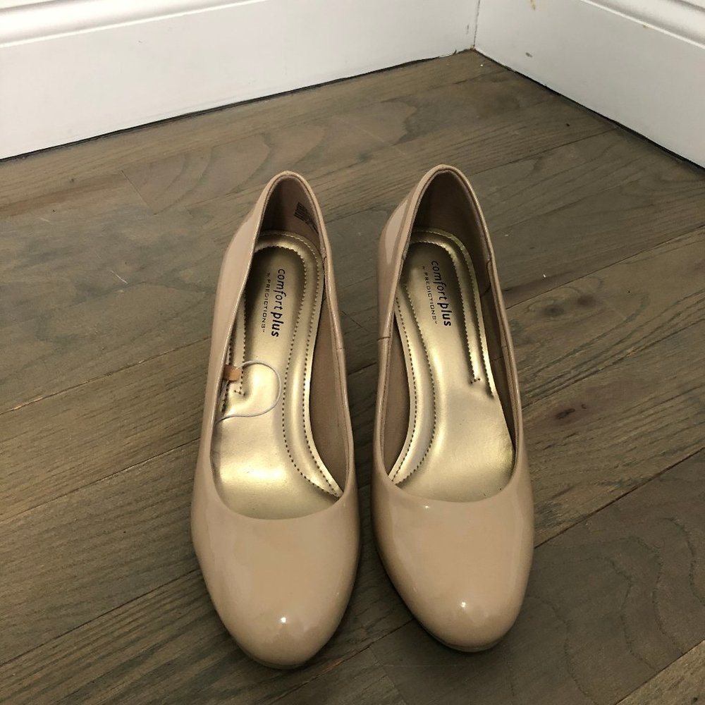 comfy nude pumps